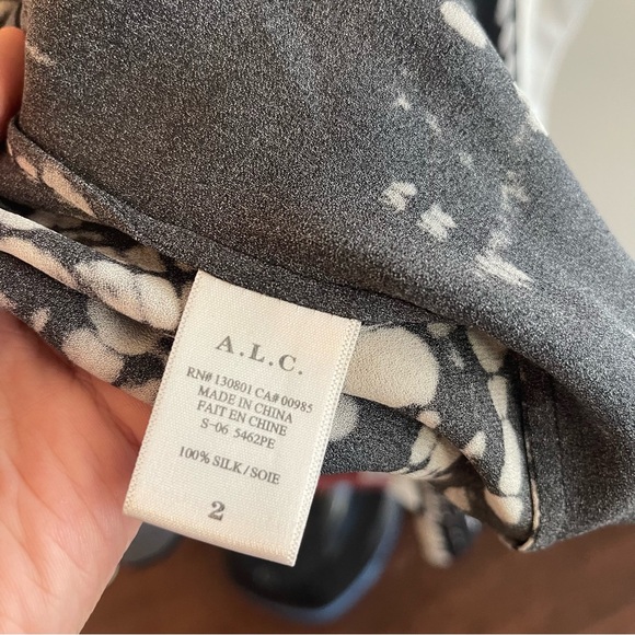 A.L.C. 100% Silk Button Down Long Sleeve Pattern Shirt - Picture 7 of 7